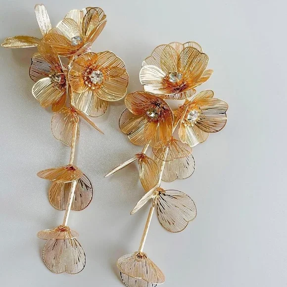 Zara Famous Kate Middleton Floral Statement Earrings - Picture 5 of 7